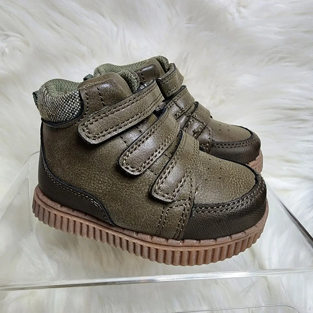 OshKosh B'Gosh Toddler velcro boots, Sage green, size 5